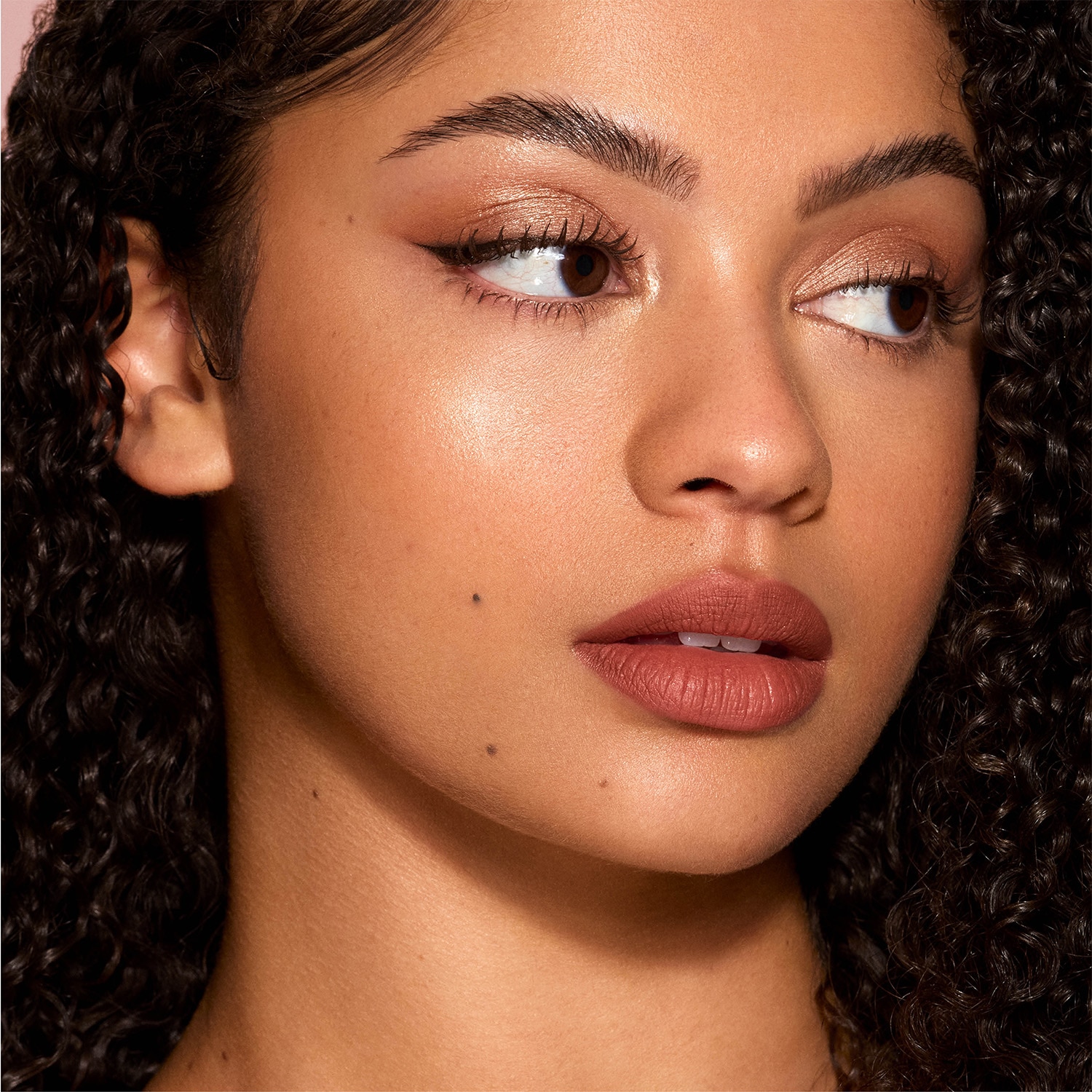 CLOUD KISS MATTE LIP MOUSSE BY ICONIC LONDON ( MOUSSE LABIAL)
